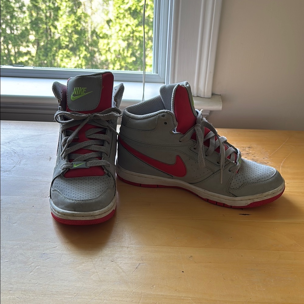 Nike Gray and pink Sneakers